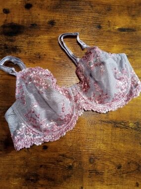 NWOT stunning 36D Wacoal Gorgeous Grey Pink Floral Unpadded Underwire bra